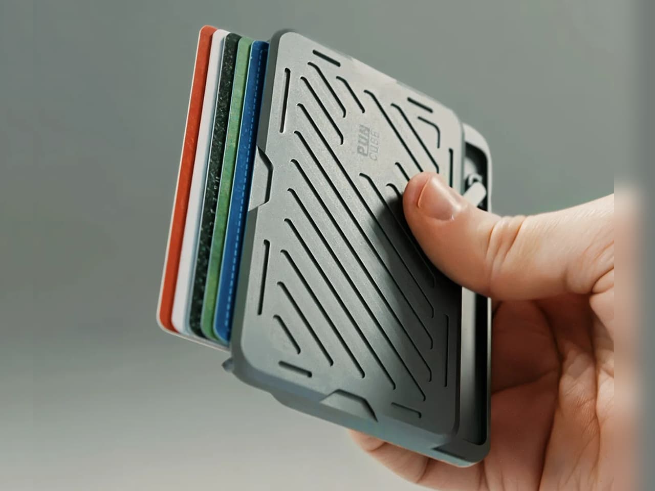 펀큐브 맥세이프 지갑 리뷰 - CNC 알루미늄 피젯 카드지갑 분석