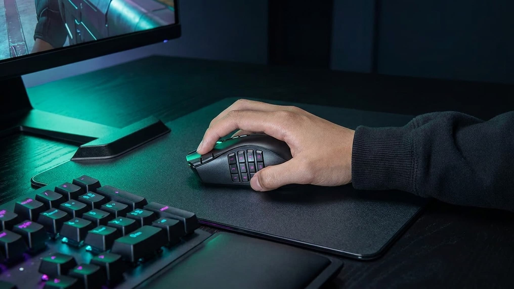 Razer Naga V3 Pro — A 23-Button MMO Mouse with Swappable Side Plates