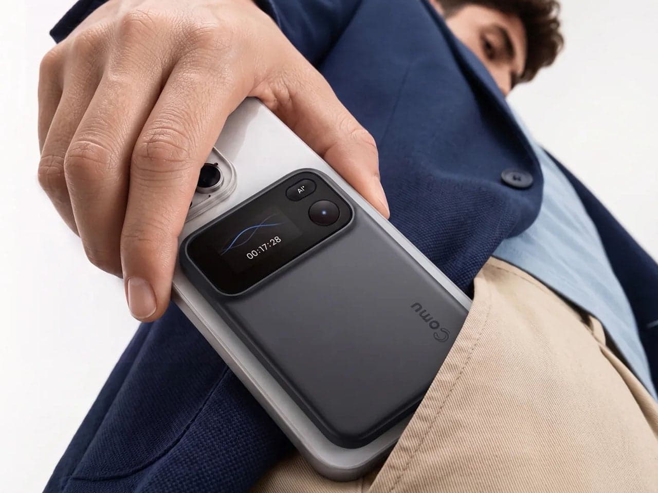 Comu Action Pro - An AI Meeting Recorder Just 7mm Thick That Sticks to the Back of Your Phone