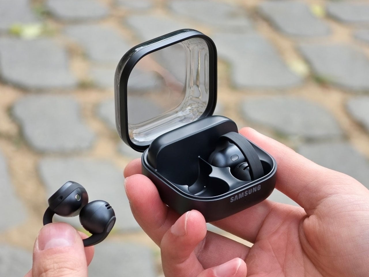 サムスン Galaxy Buds On - 耳に挟むクリップオン型イヤホン