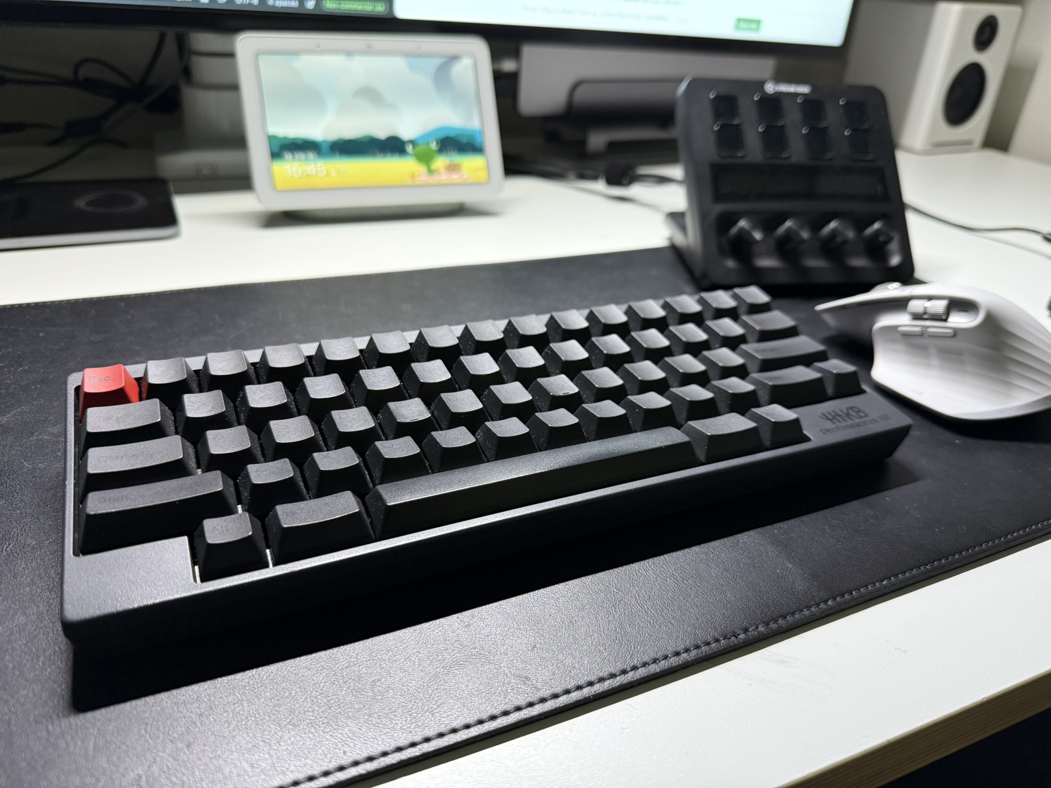 HHKB Studio와 이전 모델 HHKB BT 나란히 놓은 모습