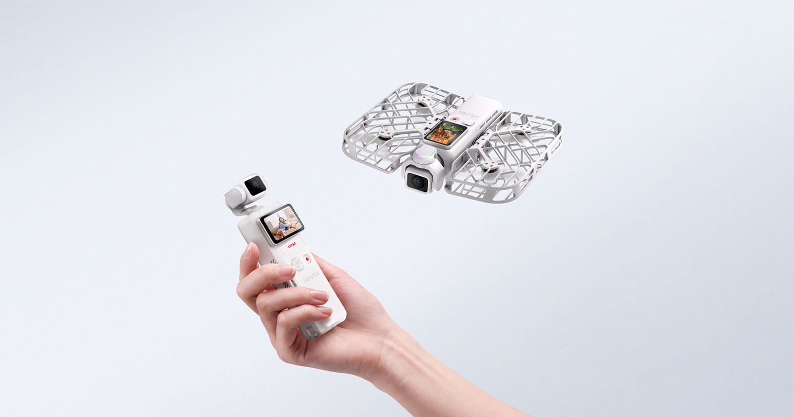 HOVERAir VERSA 핸드헬드 모드와 날개를 편 드론 모드 비교