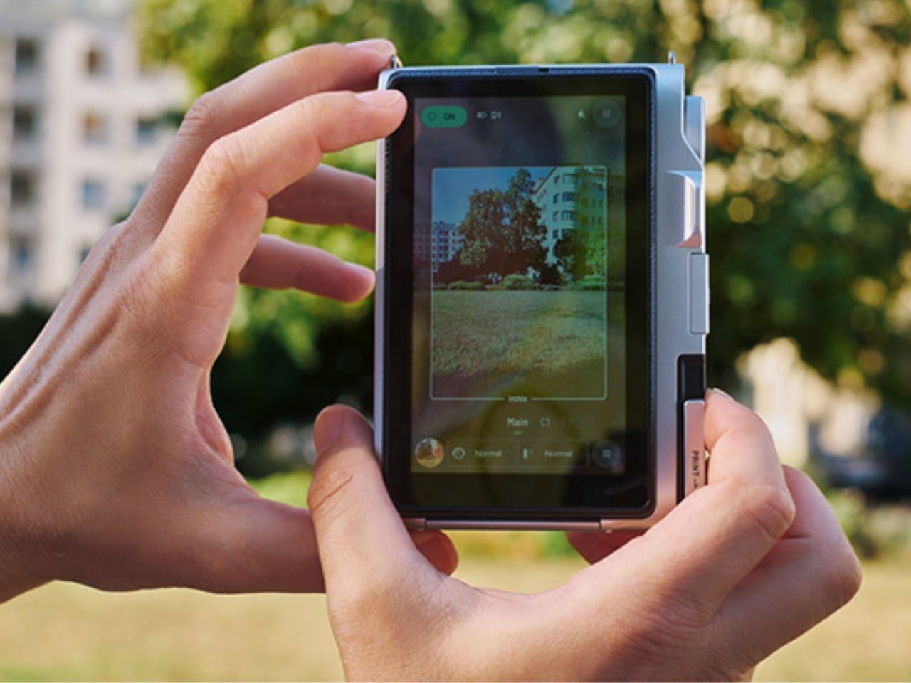 Framing a shot on the rear screen