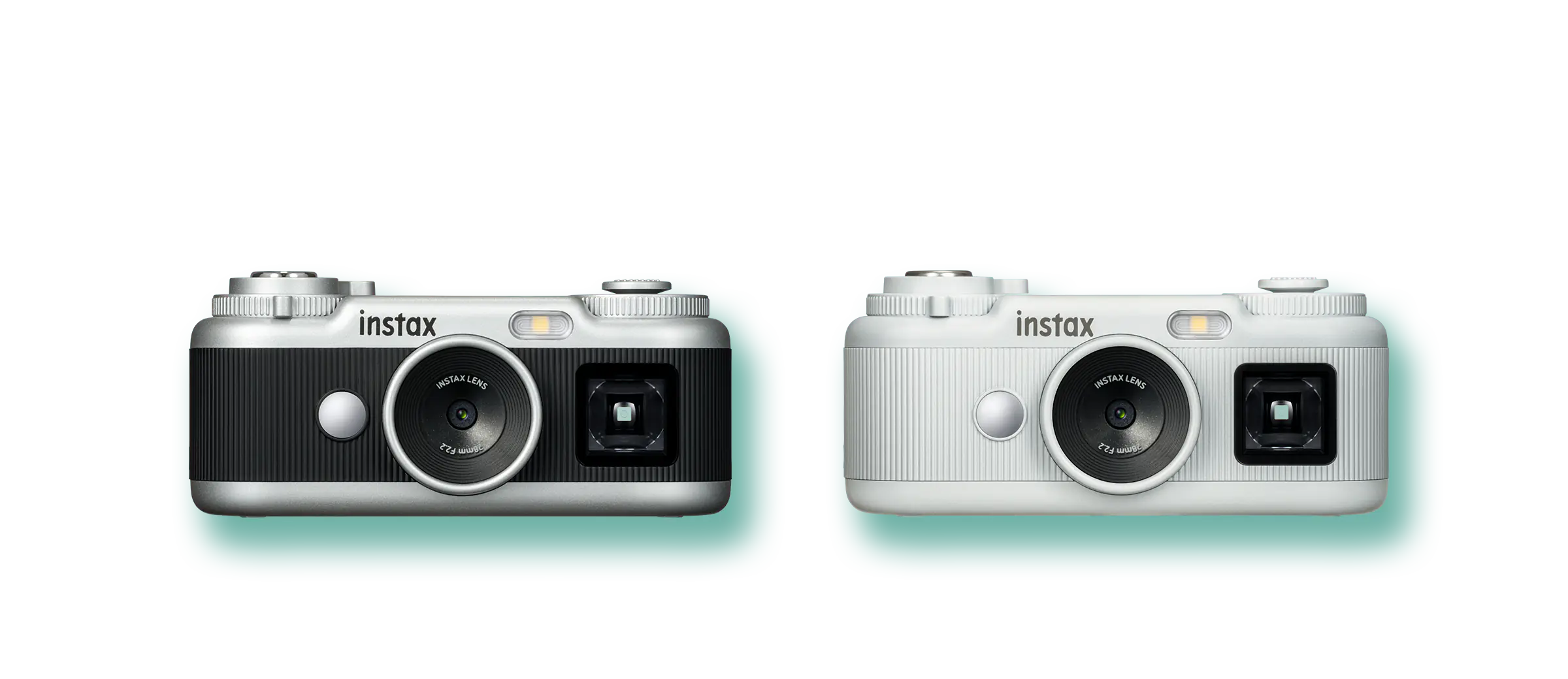 블랙과 화이트 두 가지 컬러의 instax Pal 2 정면 나란히 놓인 모습