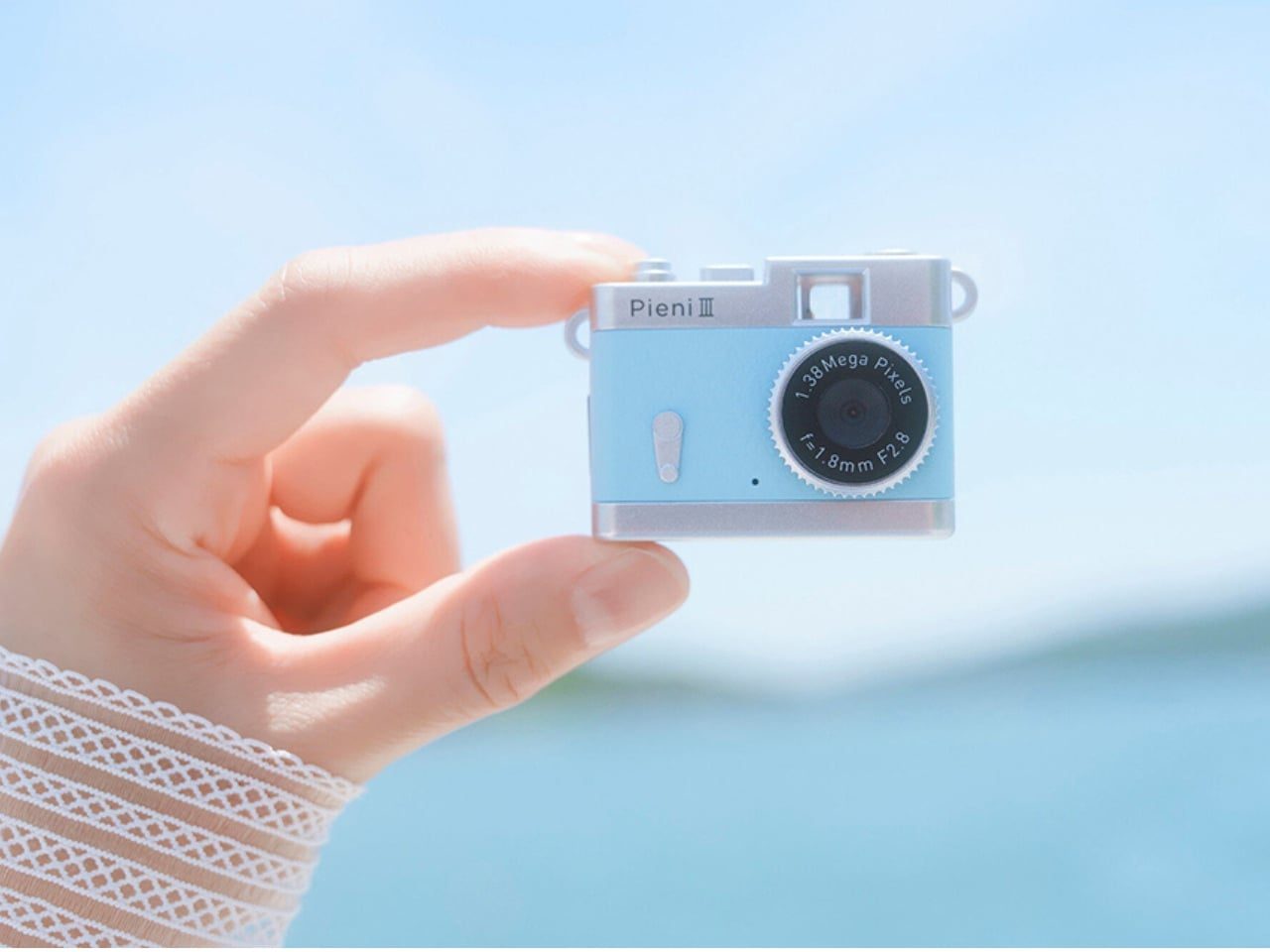 Kenko Pieni III - The 18g Keychain Camera That Shoots Without a Screen