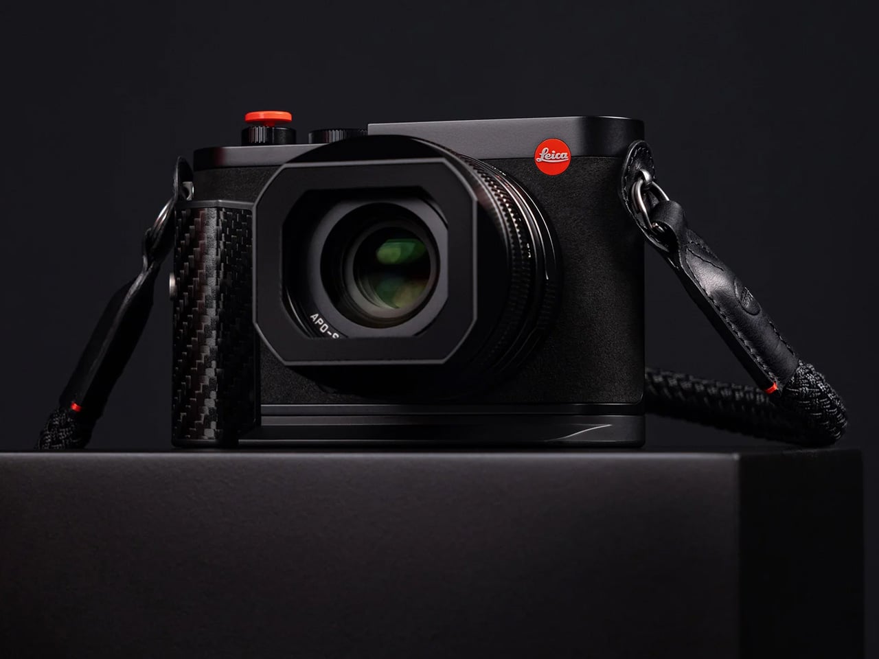 Leica Q3 43 Formula 1 Edition - カーボングリップとマイクロベロアをまとったレーシングエディション