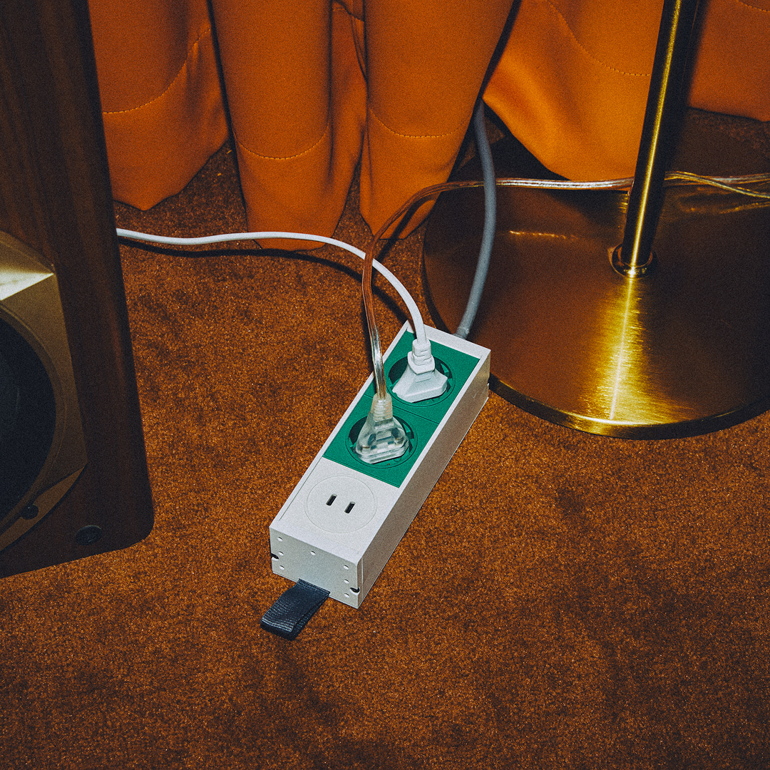 LLS USB-C 멀티탭 실사용 컷, 그린 소켓 컬러 버전