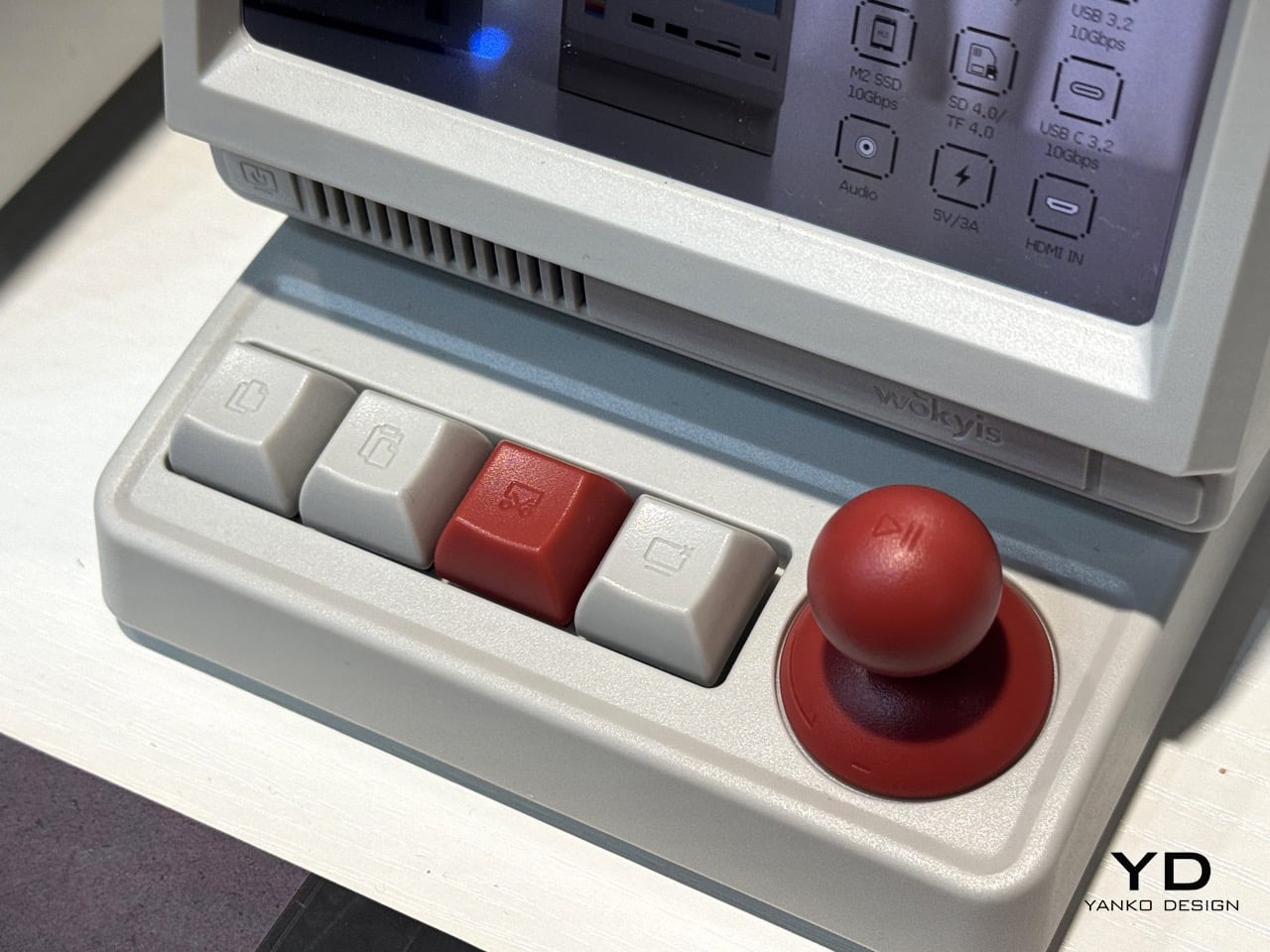 Wokyis i5 docking hub shortcut controls close-up