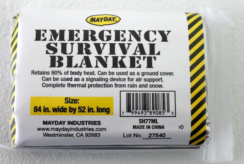 메이데이 비상 담요 접힌 패키징