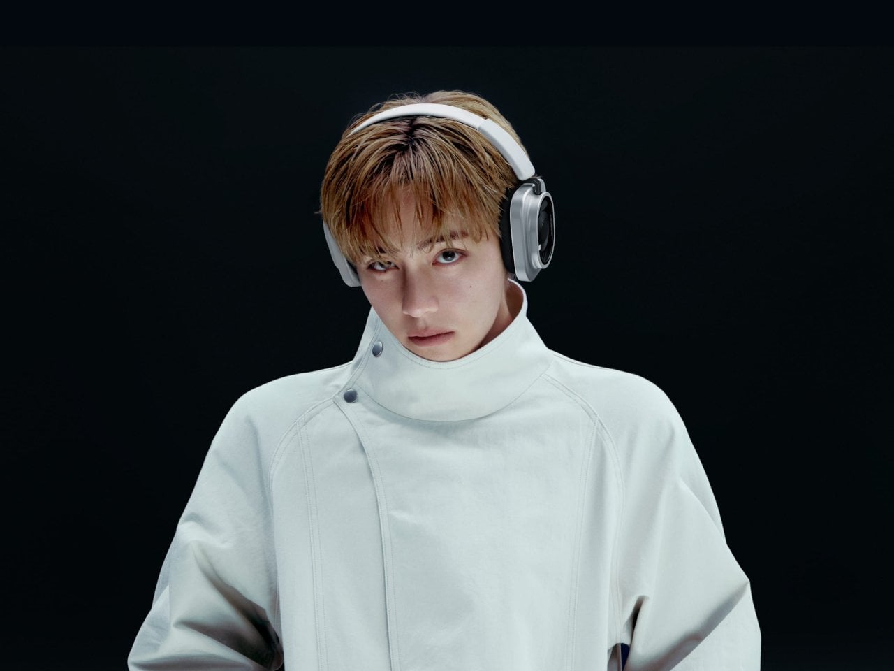 Nothing Headphones (1) Pro 착용컷