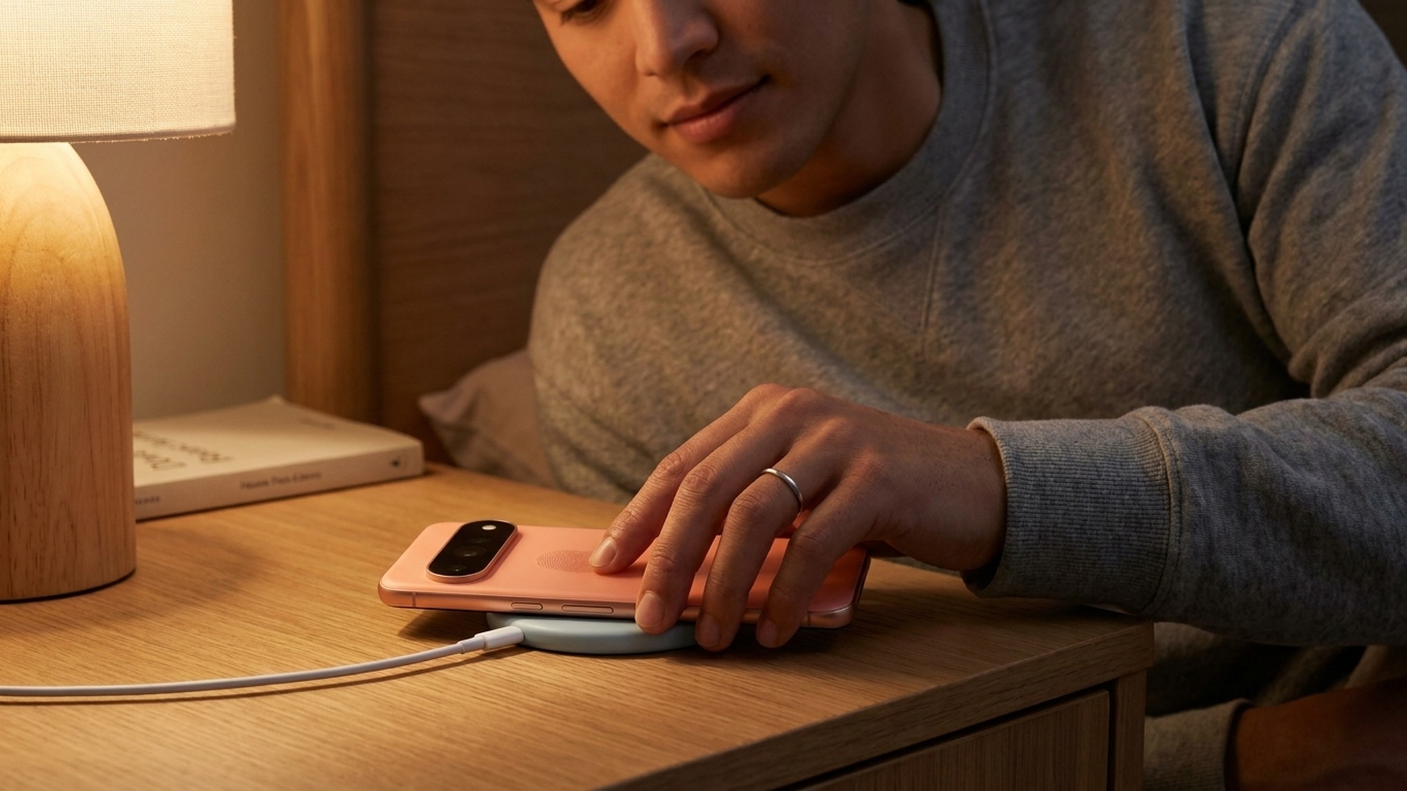 Pixelsnap Charger ベッドサイドでの使用シーン