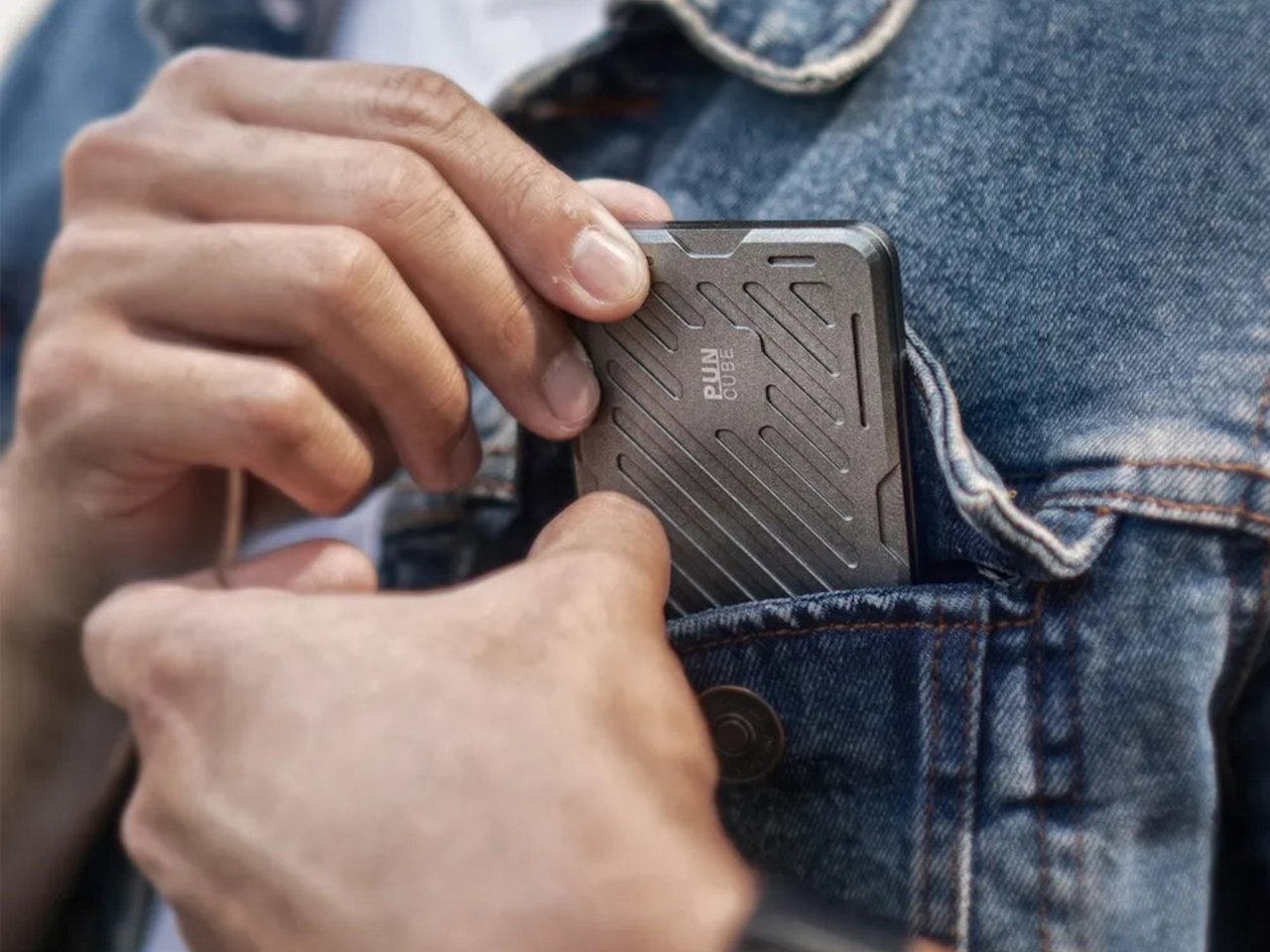 펀큐브 지갑 두께 비교 사이드 뷰