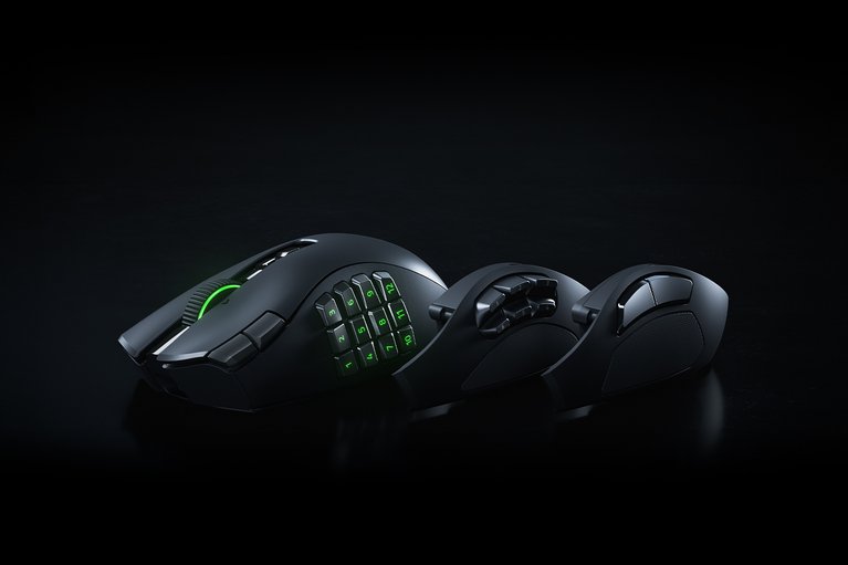 Razer Naga V3 Proのデスクセッティング全体写真