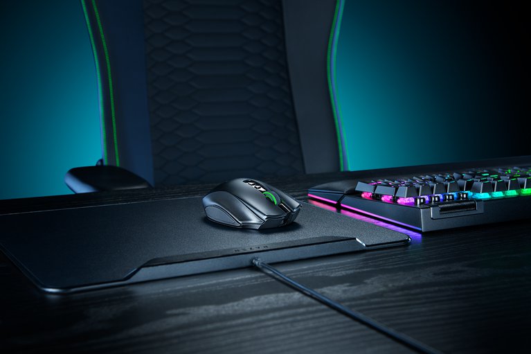 Razer Naga V3 Proのグリップ感クローズアップ