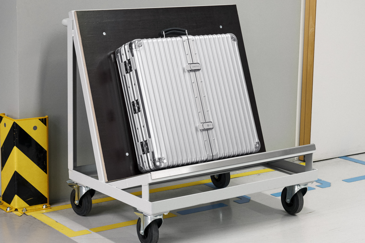 RIMOWA 다트보드 케이스 거치 모습
