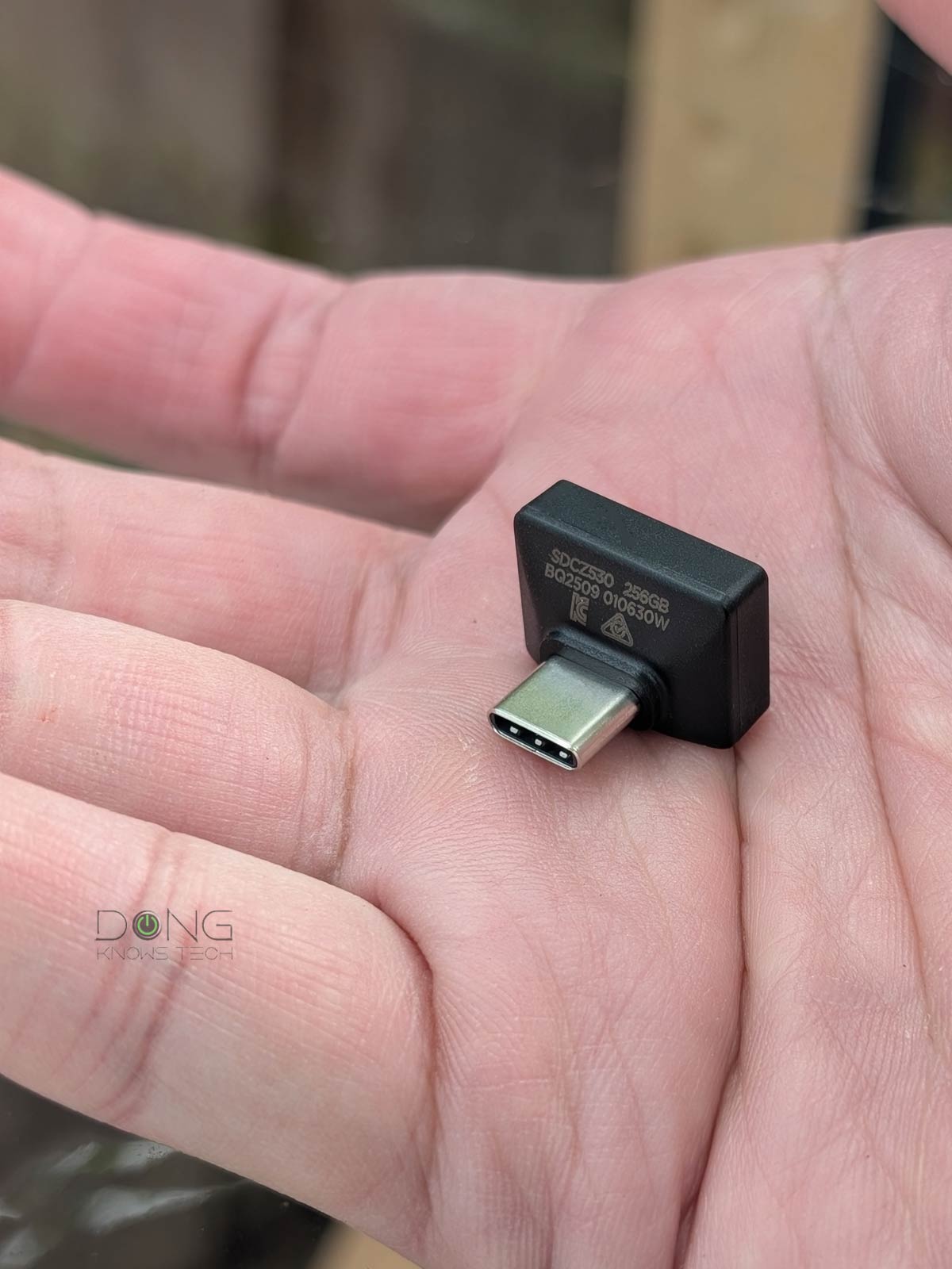 SanDisk Extreme Fit USB-C 손바닥 크기 비교