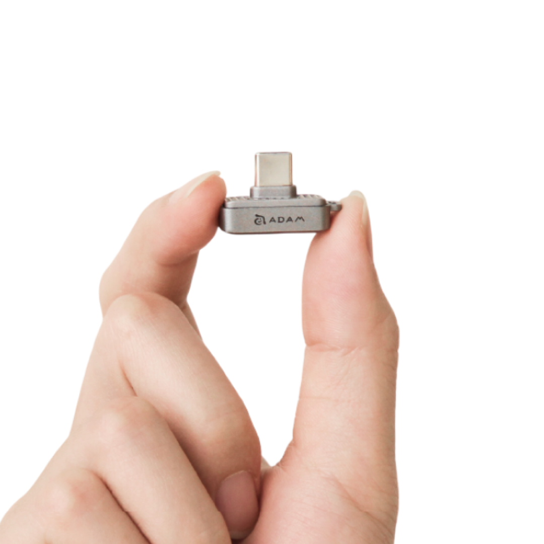 iKlips S 나노 SSD 메인 이미지, 스마트폰 포트에 꽂힌 모습
