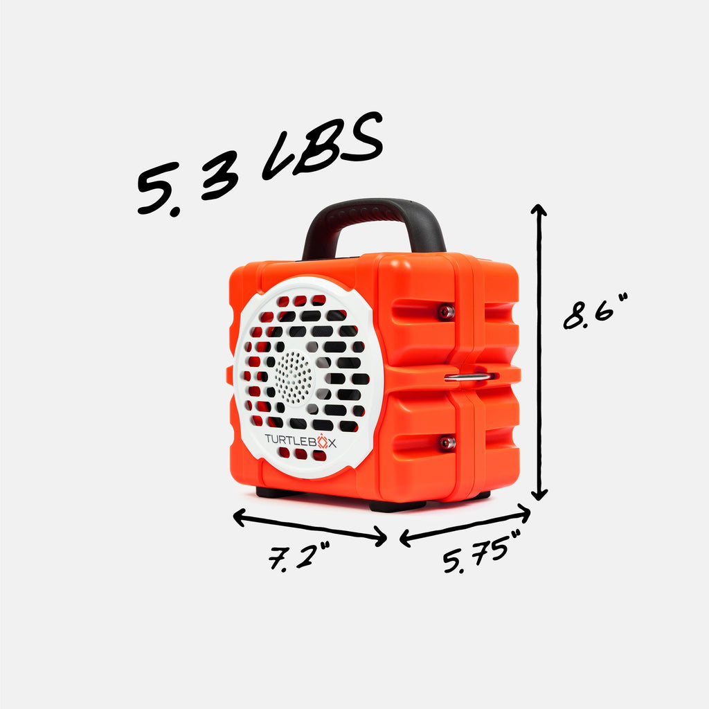 Turtlebox Cub 스튜디오 컷, 5.3lbs·8.6인치·7.2인치·5.75인치 치수 표기
