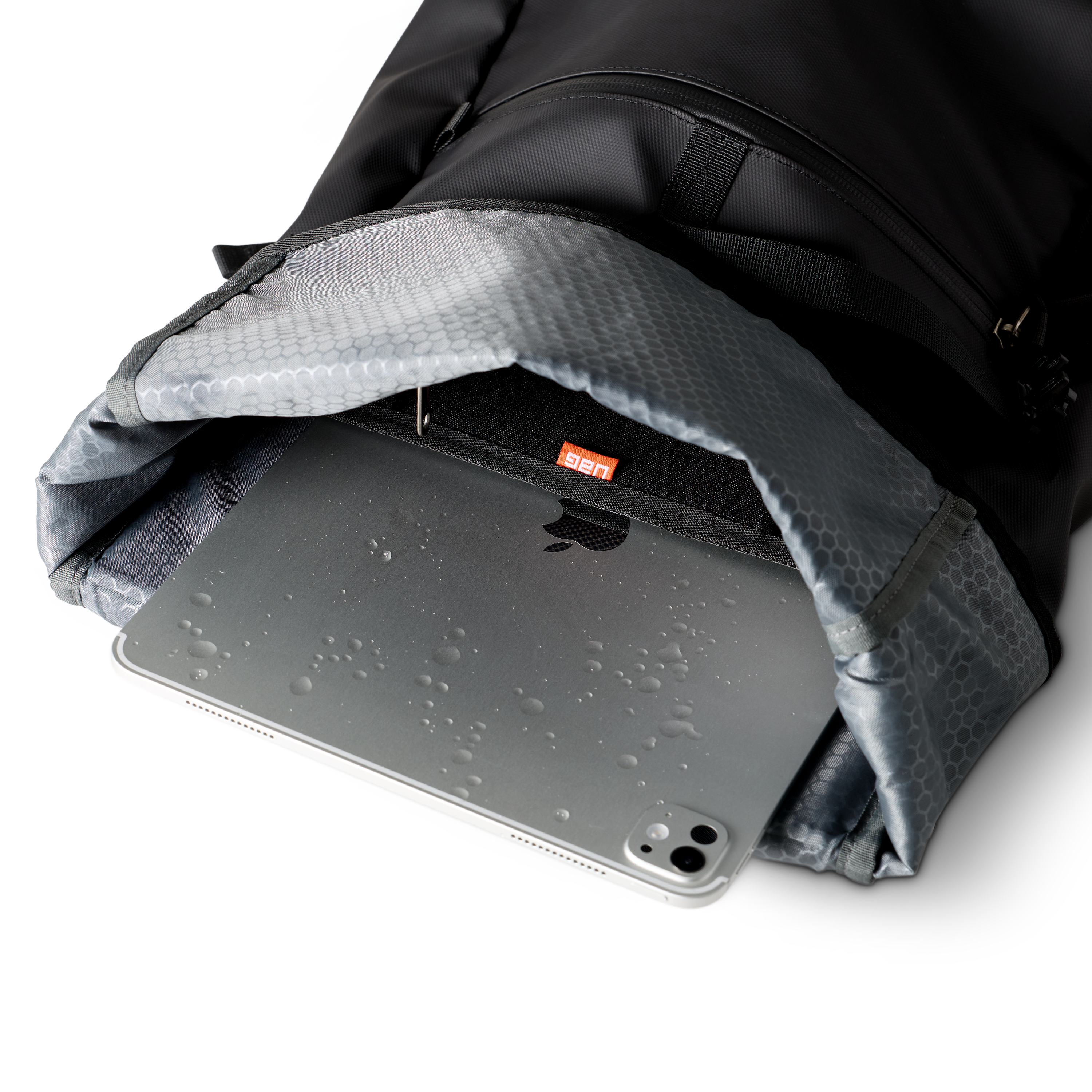 UAG 18L Rolltop 백팩 방수 슬리브