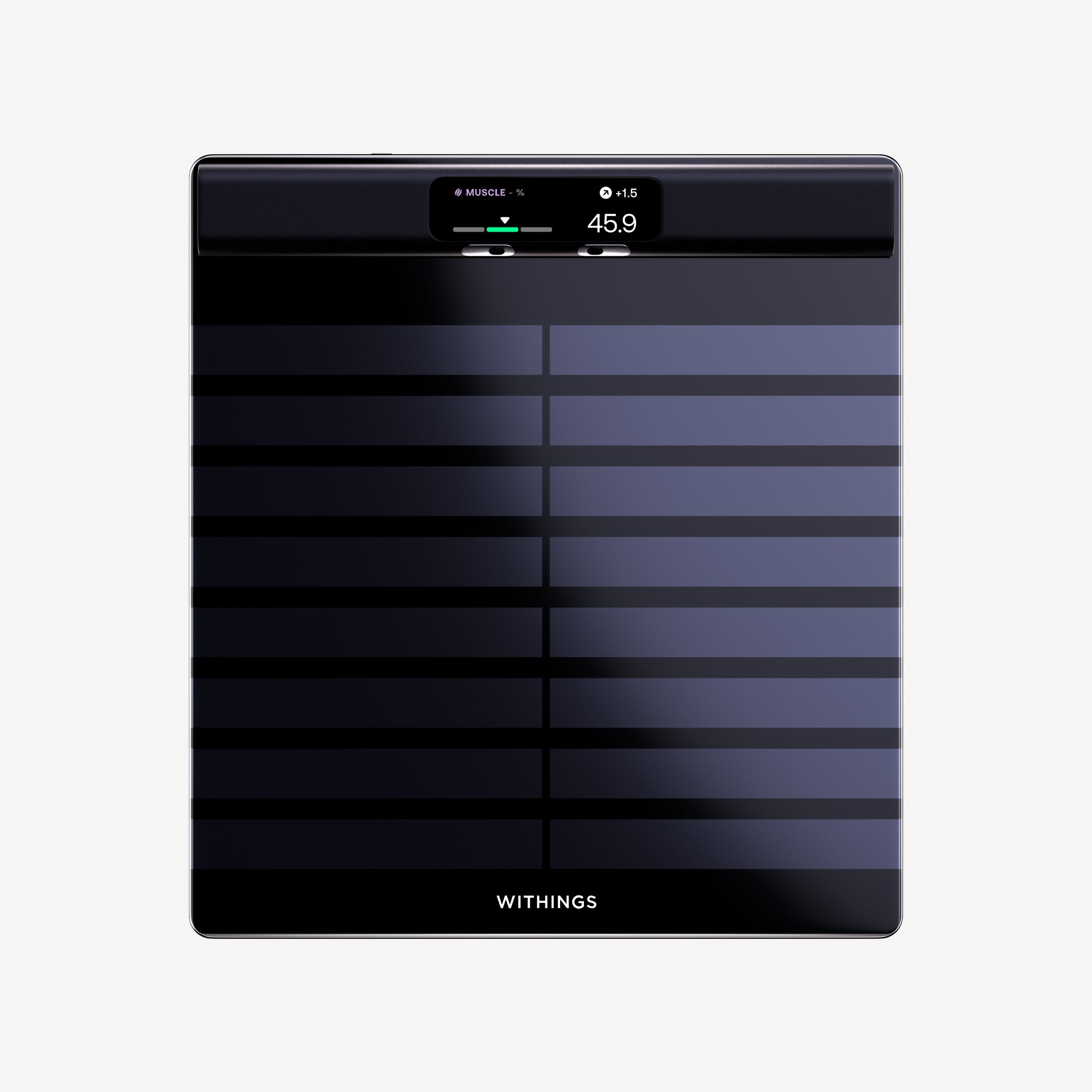 Withings BodyScan 2 정면, 화면에 근육량과 체중이 표시된 모습