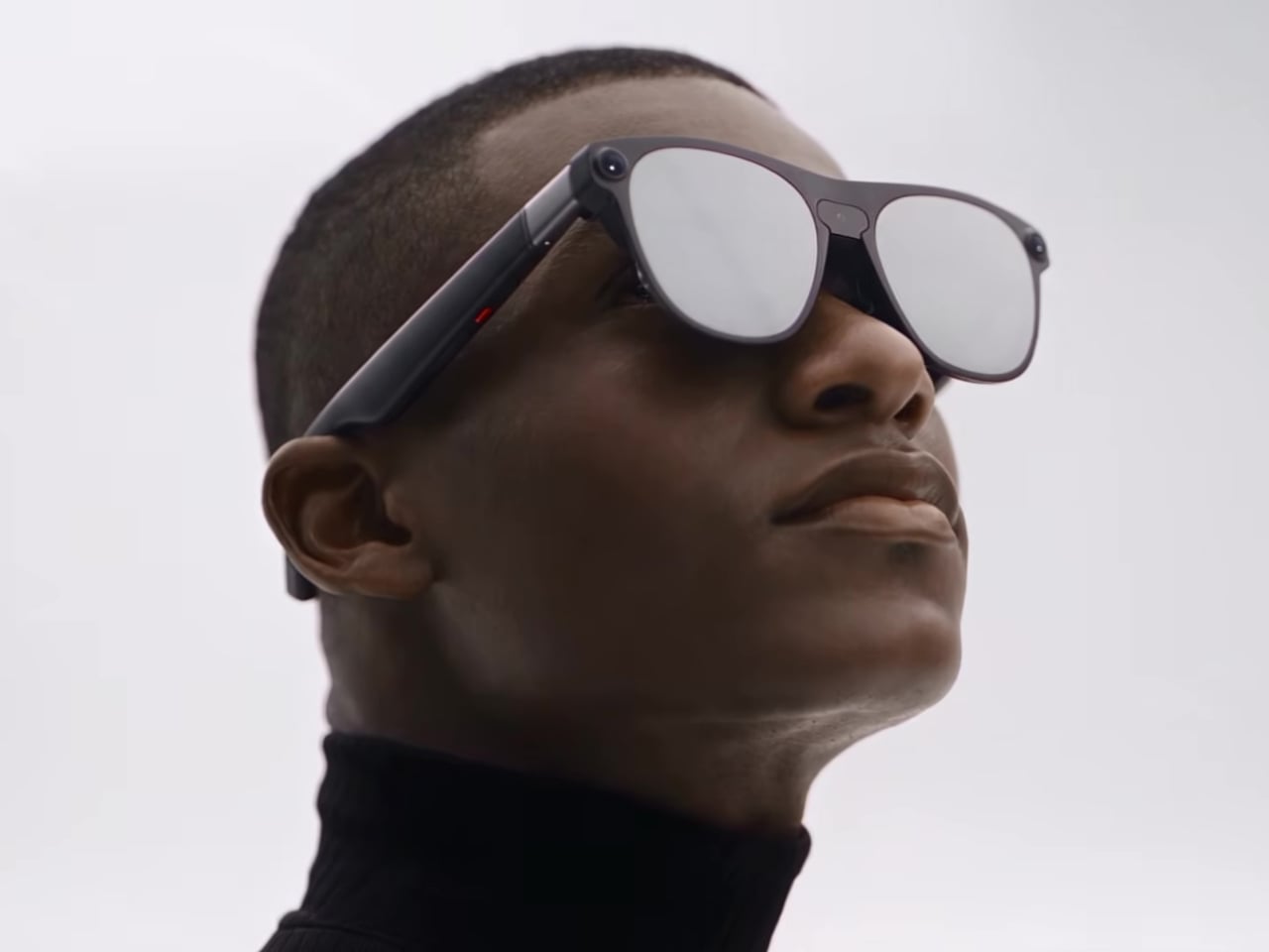 XREAL AURAを着用した様子、正面から